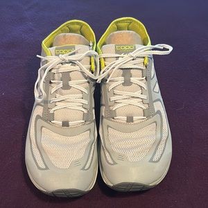 NWOT Women’s Topo Athletic Shoes size 12 US Grey/Green